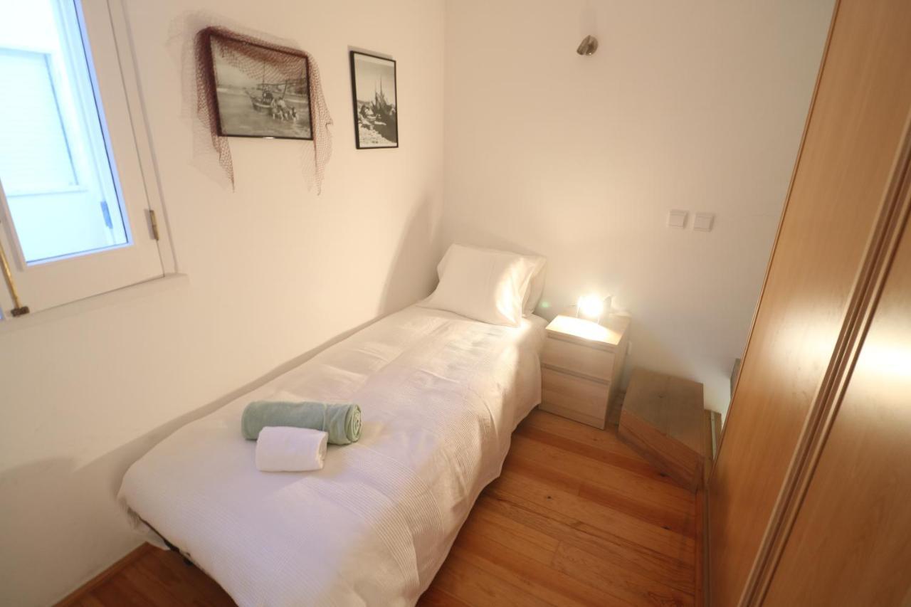 Tiny House Apartment Назаре Екстериор снимка